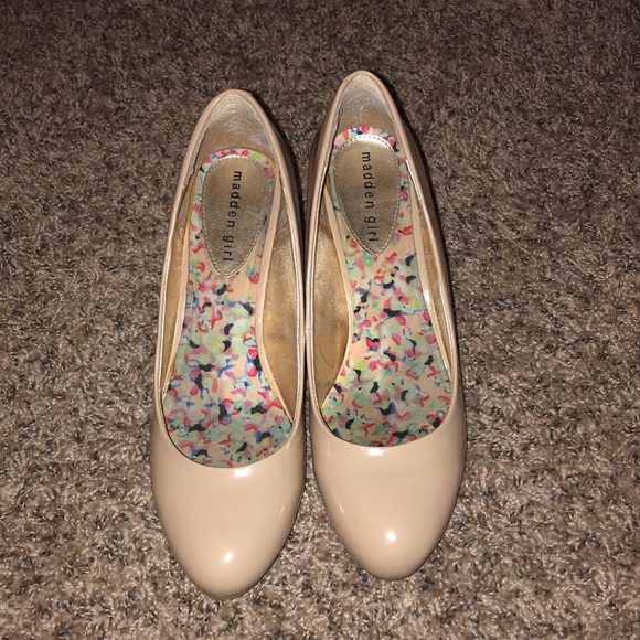 Madden Girl Taupe Heels— Size 10 Wide - Picture 2 of 2